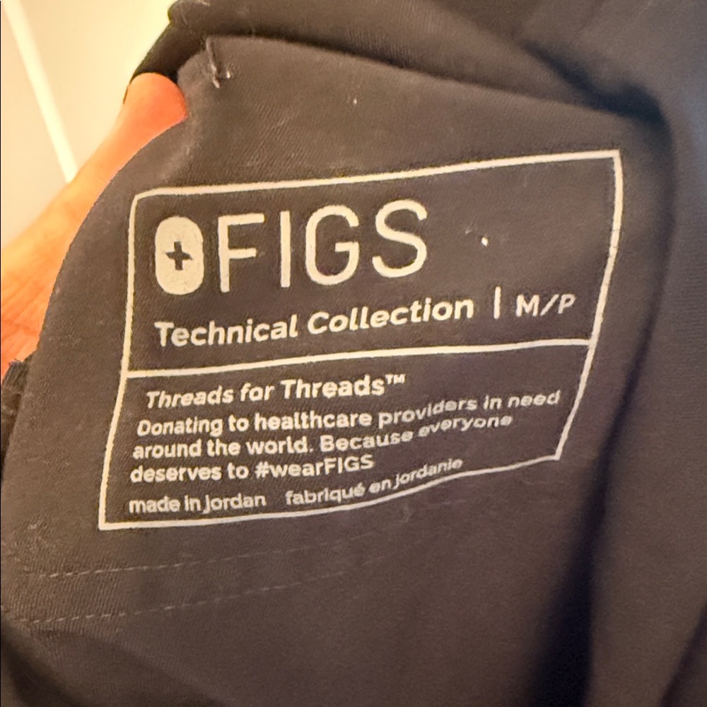 Figs Size Medium - image 5